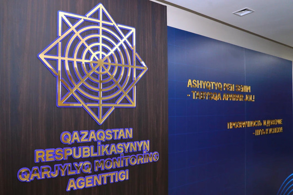 Во взяточничестве подозреваются руководство "Центра развития трудовых ресурсов" и "Первого кредитного бюро"