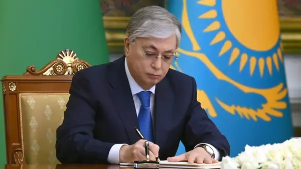Токаев выразил соболезнования родным и близким писателя Исраила Сапарбая