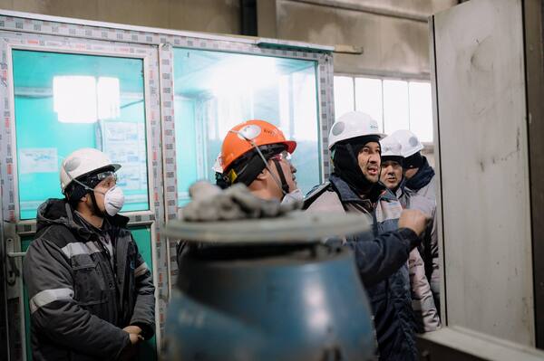 Фокус на безопасность и эффективность: Руслан Өскенәлі оценил работу Карагандинской производственной площадки