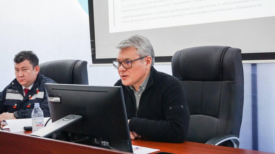 Новая стратегия направлена на системное усиление управления безопасностью, развитие цифровых решений и формирование персональной ответственности на всех уровнях, от руководителей до рабочих. 