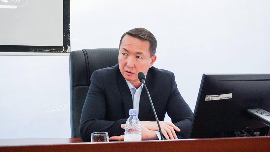 О ключевых подходах и приоритетах было сообщено в ходе рабочих встреч руководства с трудовыми коллективами.