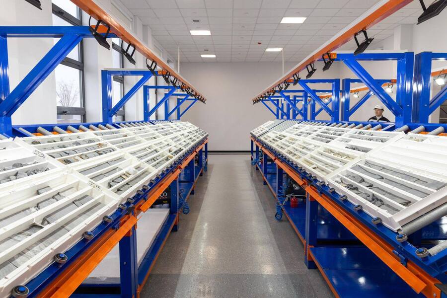 Параллельно создаются литологические и гидрологические модели месторождений, что позволит учитывать не только геометрию залежей, но и сложные природные факторы.