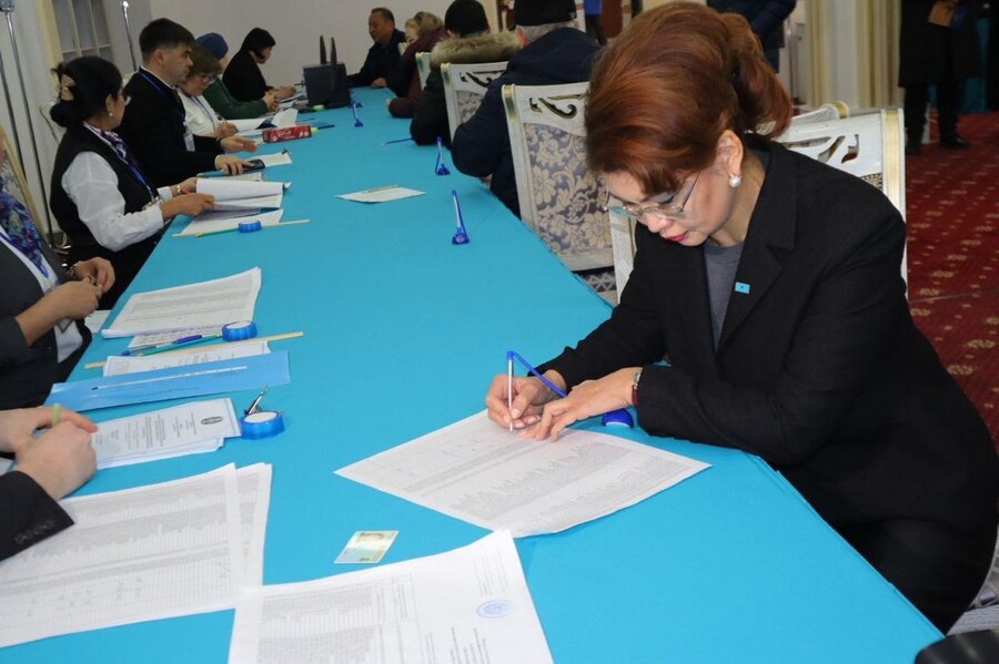 Заместитель Премьер-министра – Министр культуры и информации Республики Казахстан Аида Балаева приняла участие в общенациональном референдуме по принятию новой Конституции страны.