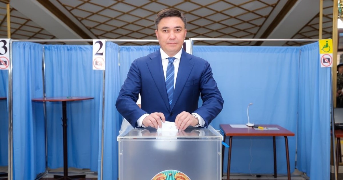 Аким Шымкента Габит Сыздыкбеков проголосовал на выборах в Курултай