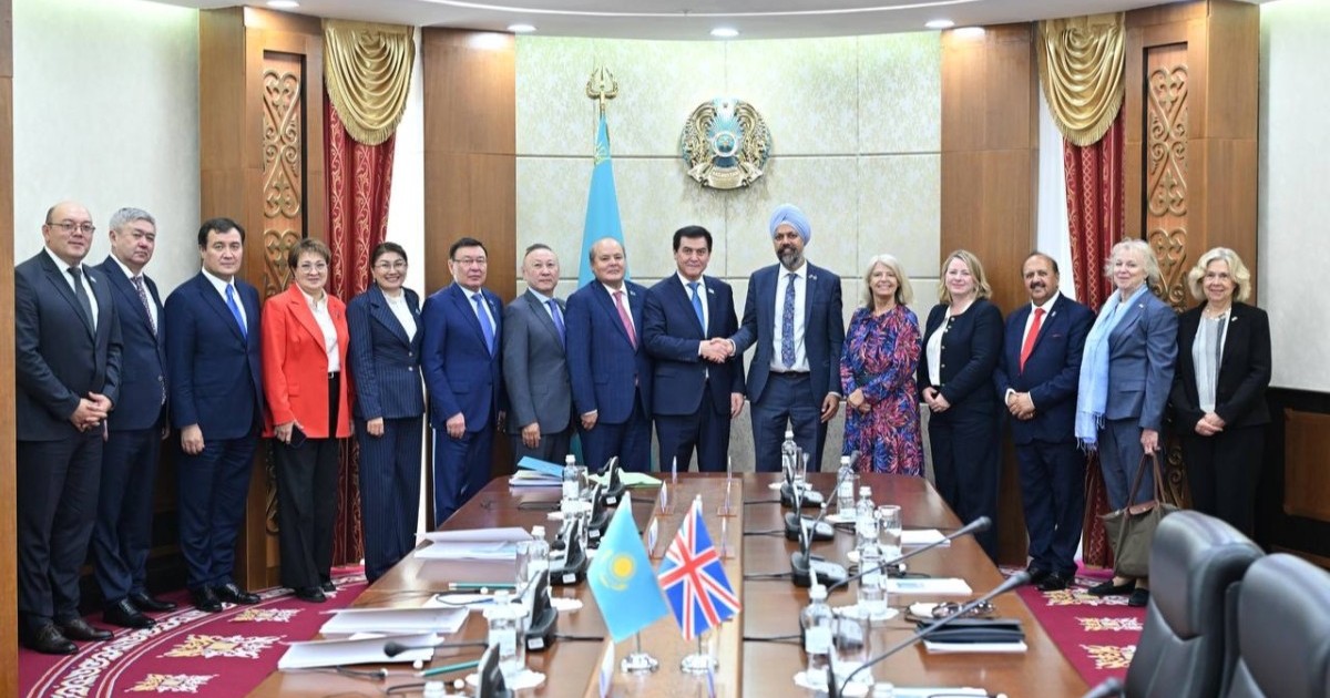 Нурлан Бекназаров встретился с парламентской делегацией Великобритании
