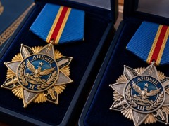 Токаев посмертно наградил военнослужащих, погибших на учениях в Мангистауской области