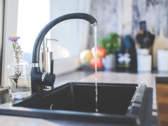 Жители ЗКО переплачивали за питьевую воду из-за неоформленных объектов водоснабжения