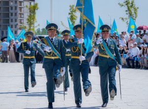 Символы независимости: жители Шымкента отметили государственный праздник
