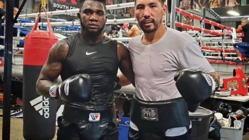 Жанибек Алимханулы подтвердил переговоры по бою с чемпионом WBC Карлосом Адамесом