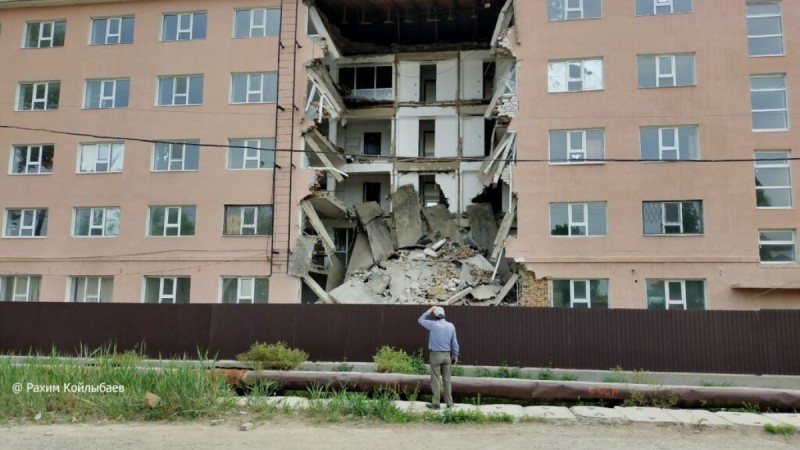 Здание студенческого общежития обрушилось в Атырау