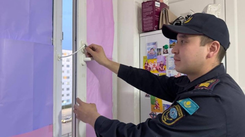 34 ребенка выпали из окон жилых домов с начала года. Трое малышей погибли