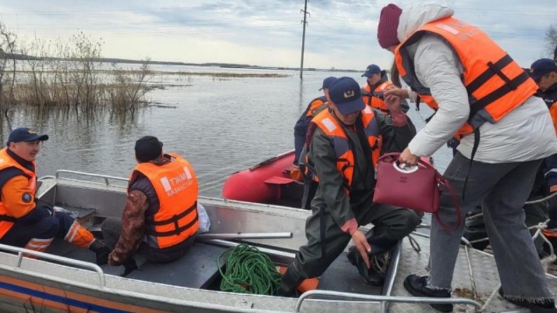 Наводнение: идет экстренная эвакуация жителей села Тепличное в СКО