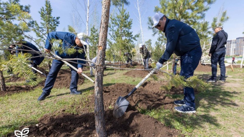 Правительство во главе с Бектеновым вышло на субботник