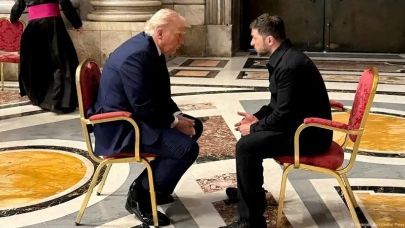 Трамп и Зеленский кратко побеседовали в Риме
