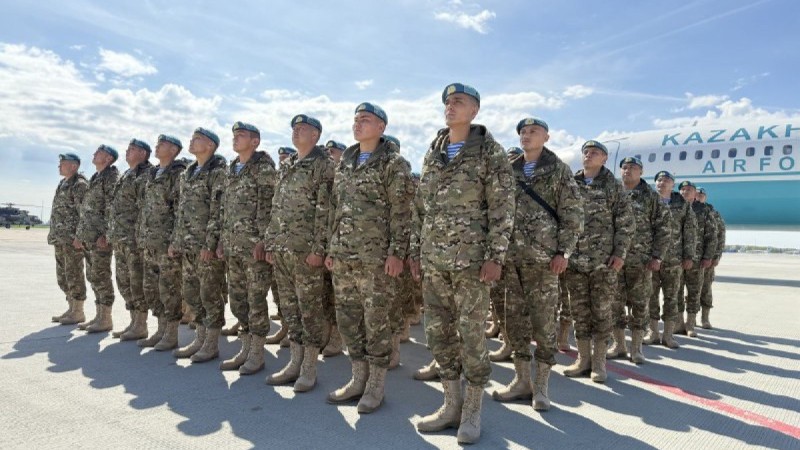 Казахстанские десантники прибыли в Москву для участия в параде