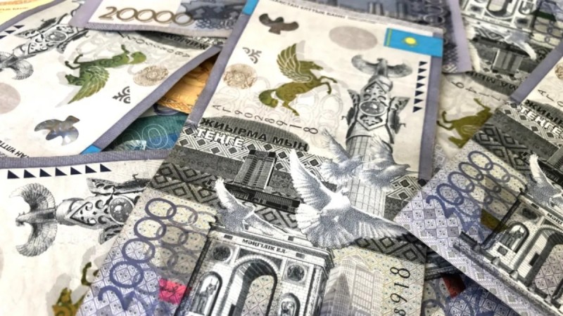 Курсы валют: тенге незначительно подешевел к доллару и евро