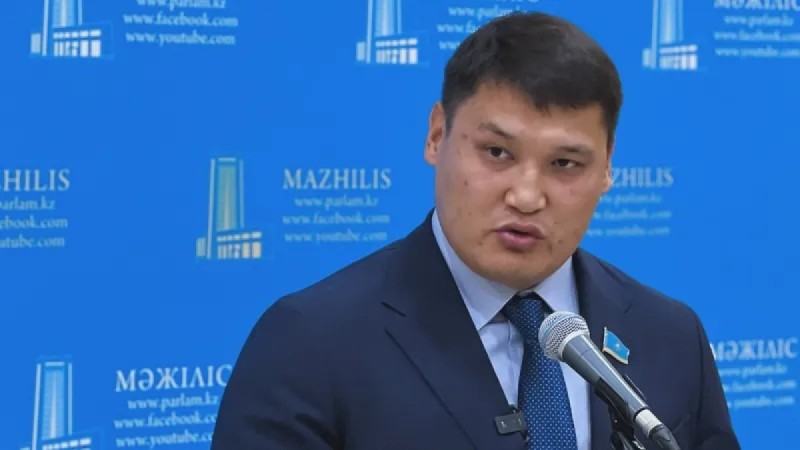 Состояние Руслана Берденова стабильно тяжелое - глава Минздрава