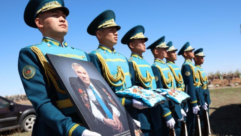 Солдата Второй мировой войны с воинскими почестями проводили в последний путь в Астане