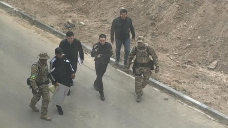 Фото предполагаемого убийцы менеджера NCOC запечатлели соседи погибшей