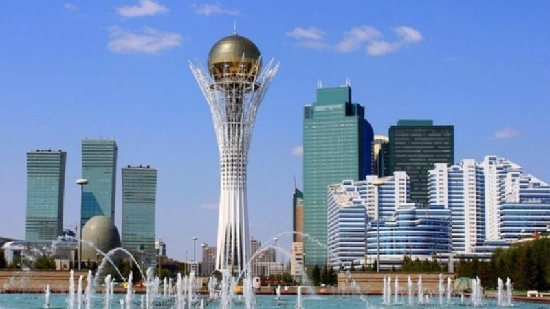 Фонтаны заработали в Астане