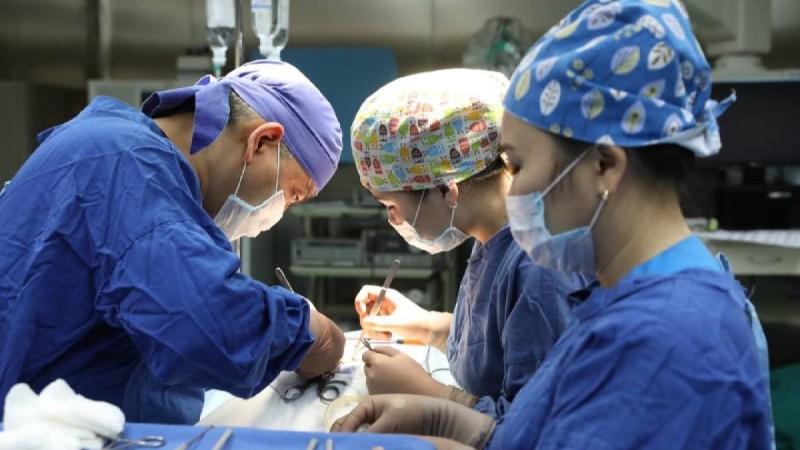 Трехмесячной девочке успешно удалили гигантскую опухоль мозга в Астане