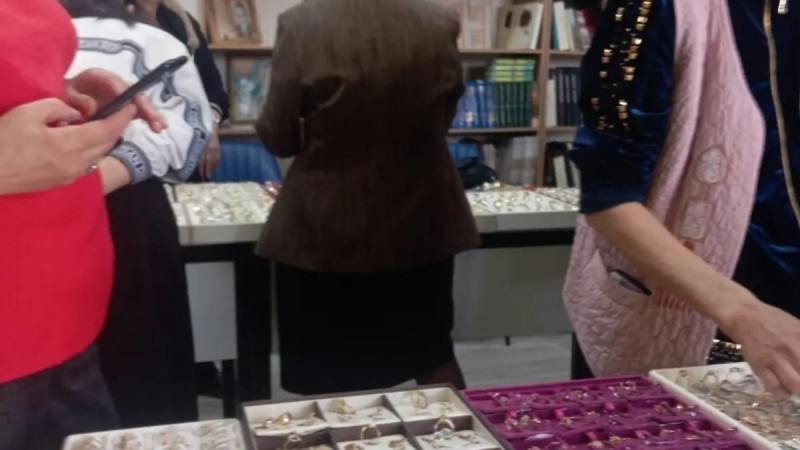 Библиотеку превратили в ювелирную лавку в жамбылской школе