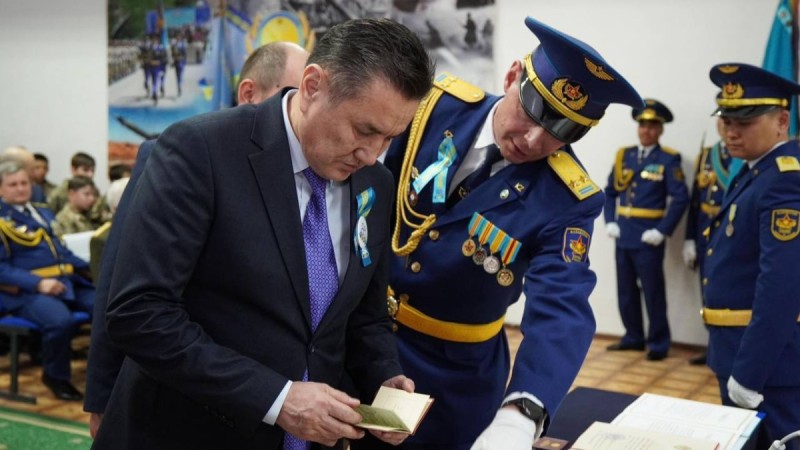 Щит Востока: аким ВКО посетил легендарную часть в Серебрянске