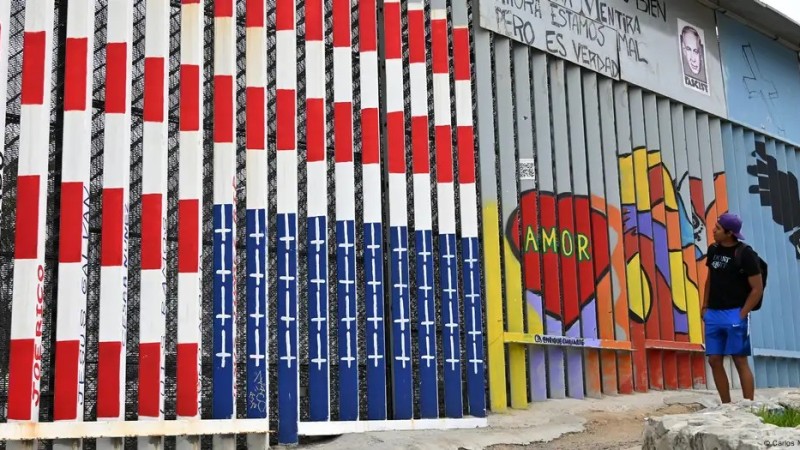 США объявили программу "добровольной самодепортации"