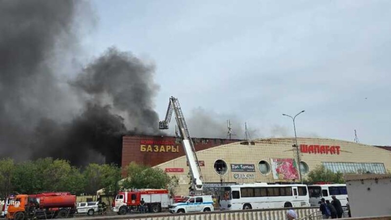 Люди не пострадали при пожаре на рынке "Шапагат" в Астане