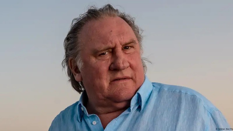 "Трогал за грудь, ягодицы и гениталии". Осужден Жерар Депардье