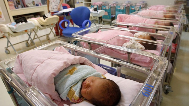 В Казахстане родилось рекордно мало детей