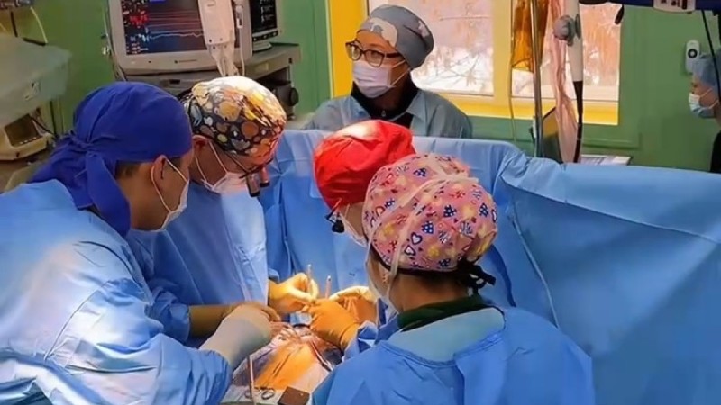 Врачи спасли женщину с редкой опухолью сердца в Алматы