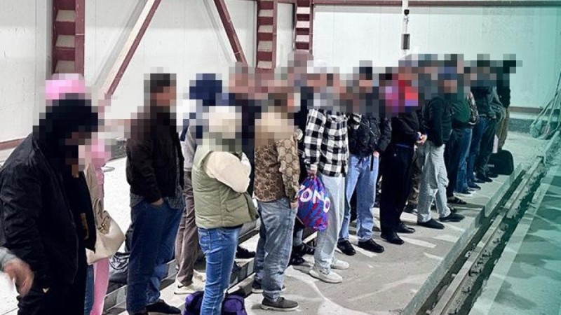 Нелегалов пытались переправить из РК в РФ, как рабов, в запломбированном грузовике