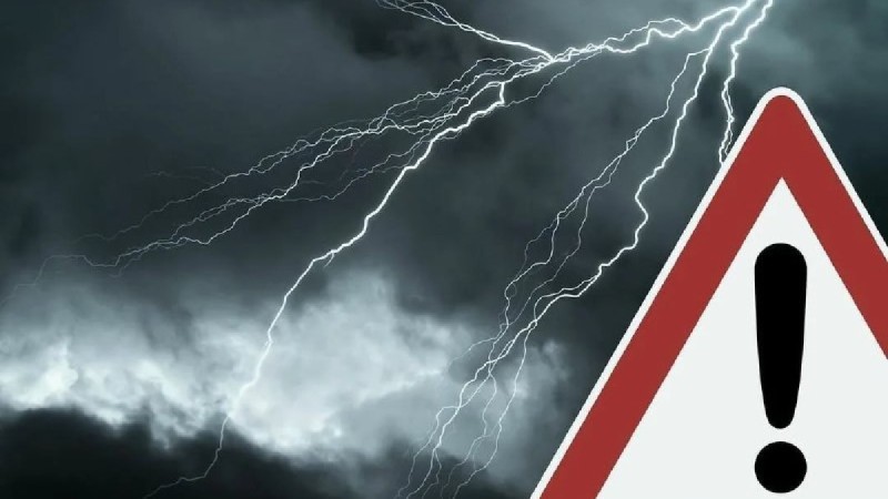 Штормовое предупреждение вновь объявлено в Казахстане