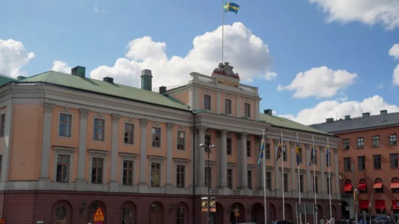 Обвиненного в шпионаже шведского дипломата нашли мертвым