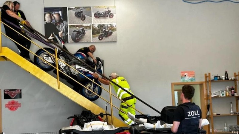 Казахстанец переправил контрабандой из Германии в РФ автомобили на 25 млн евро в обход санкций – DW