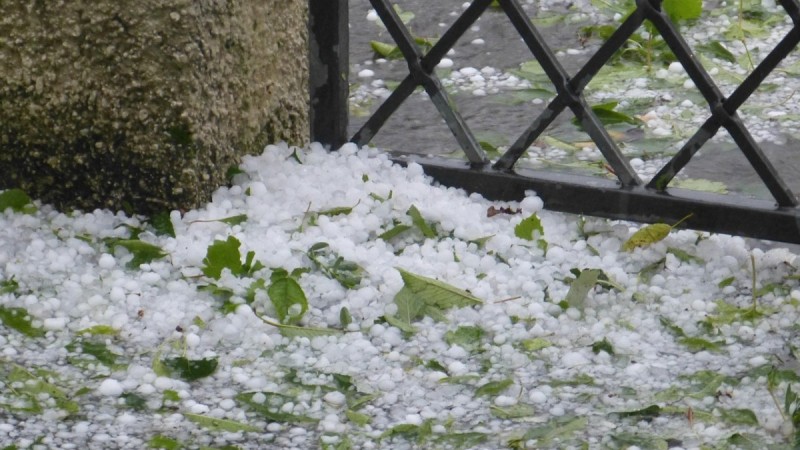 Град и пыльные бури ожидаются в Казахстане