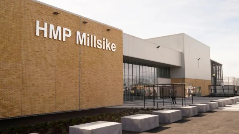 Борясь с переполнением тюрем, в Британии решили выпускать заключенных, отбывших треть срока