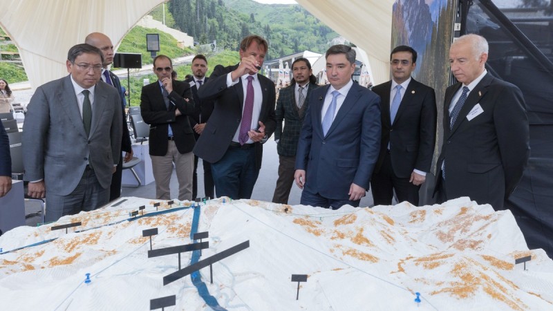 Бектенов: "Казахстан намерен в ближайшие годы построить высокогорный курорт мирового класса"