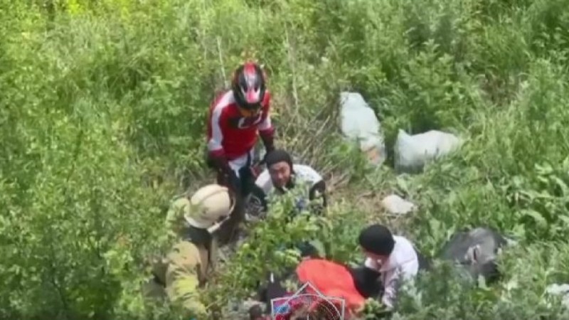 Девушка на квадроцикле упала в обрыв в Алматинской области