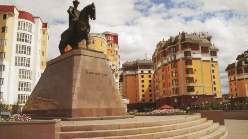 Величественный памятник последнему казахскому хану вернули на берег Есиля