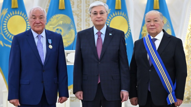 Президент вручил государственные награды