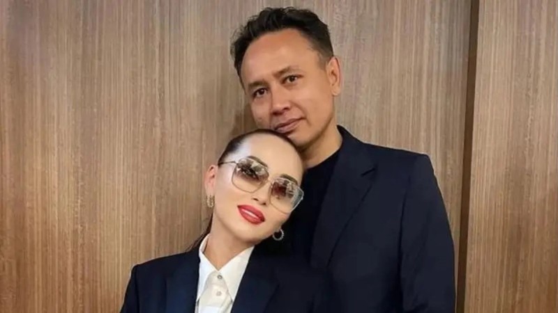 Супруг Баян Алагузовой подарил жильё 100 своим сотрудникам