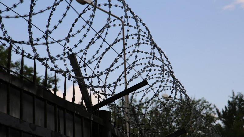 Банда заставляла попрошайничать инвалида без рук и ног в Караганде