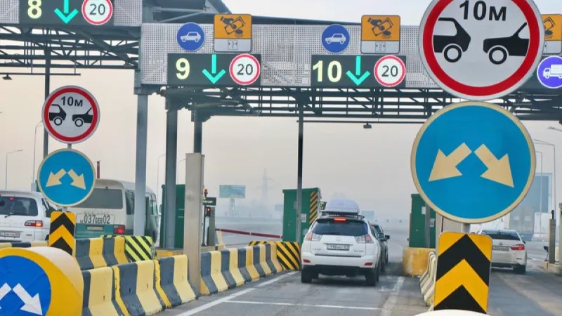 Отменить оплату за проезд по участкам платных дорог с дефектами намерены в Казахстане