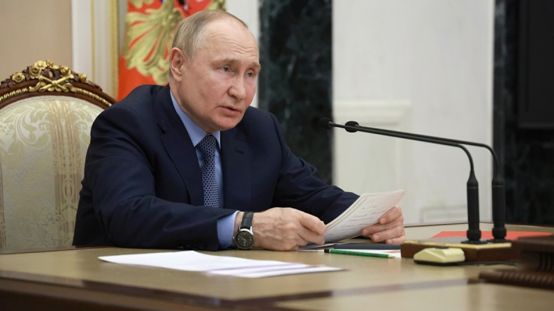 В России запретили мемы, сравнивающие Путина с Гитлером