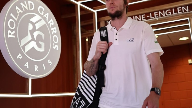 Бублик с "баранкой" проиграл первой ракетке мира на "Ролан Гаррос"