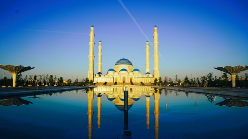 Мусульмане столицы совершили праздничный намаз на Курбан айт