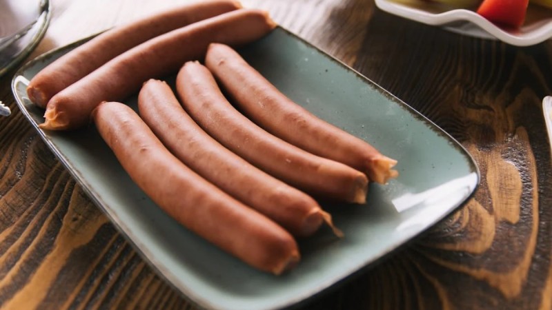 Сальмонеллу нашли в сосисках комбината, выпускающего "Папа может"