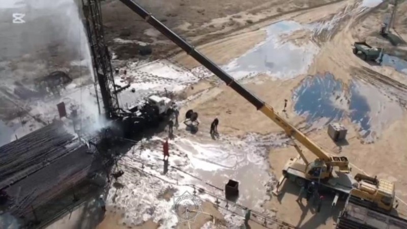 В Мангистау близ места аварии на скважине вырыли траншеи